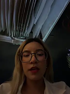 Pretty roxxyy online show from February 2026 01:16:02 AM