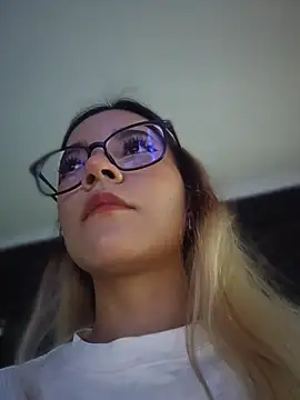 Pretty roxxyy online show from April 2026 11:35:01 AM