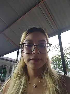 Pretty roxxyy online show from March 2026 11:25:02 AM