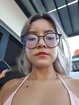 Pretty roxxyy online show from December 2025 12:11:01 PM