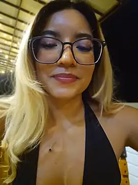 Snapshot of Pretty_roxxyy chatting on April 2026 12:13:02 AM Pretty roxxyy online show from April 2026 12:13:02 AM