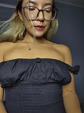 Pretty roxxyy online show from February 2026 12:30:02 AM