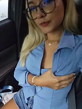 Pretty roxxyy online show from March 2026 12:43:01 PM