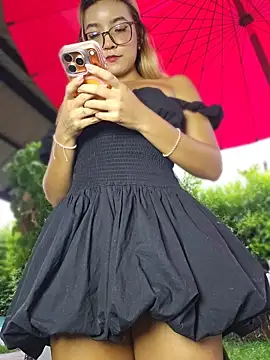 Pretty roxxyy online show from April 2026 11:27:01 AM