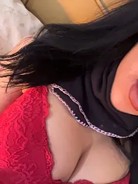 QueenLujaine online show from April 2026 09:05:01 AM