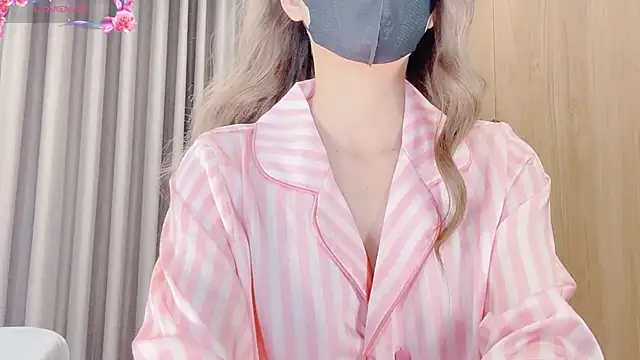yiyi-chin online show from October 2025 03:48:01 PM