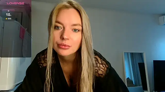 Snapshot of Eva___forever chatting on October 2025 01:04:02 AM Eva   forever online show from October 2025 01:04:02 AM