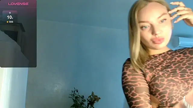 Snapshot of Eva___forever chatting on September 2025 01:50:01 AM Eva   forever online show from September 2025 01:50:01 AM