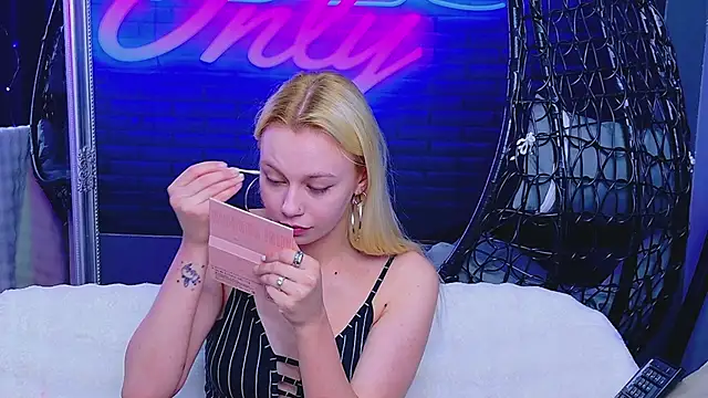 AlessiaCroft online show from April 2026 04:08:02 AM