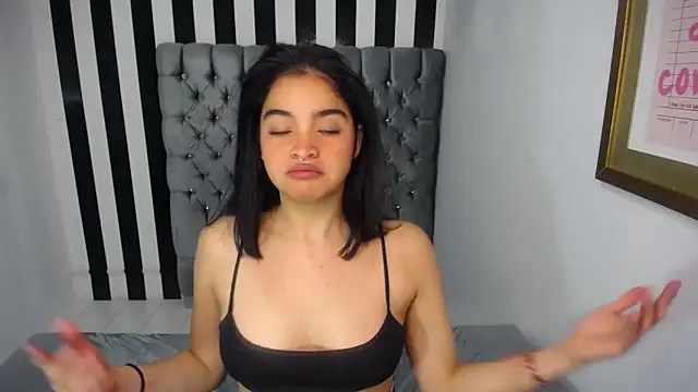 clementine t online show from October 2025 01:01:02 PM