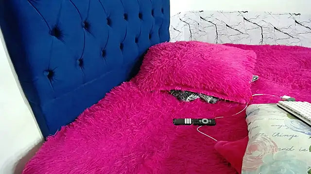 karolay su online show from December 2025 04:13:02 AM