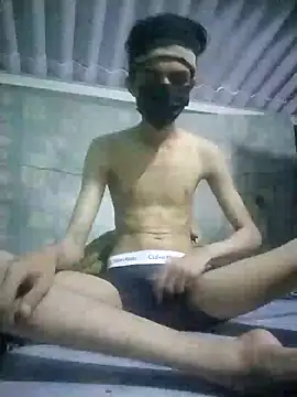 HannanKhan25 online show from October 2025 01:33:02 PM