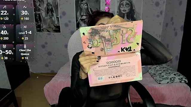 Medussa katt online show from December 2025 10:15:02 PM