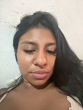 Emmily Vargas online show from November 2025 08:13:02 PM