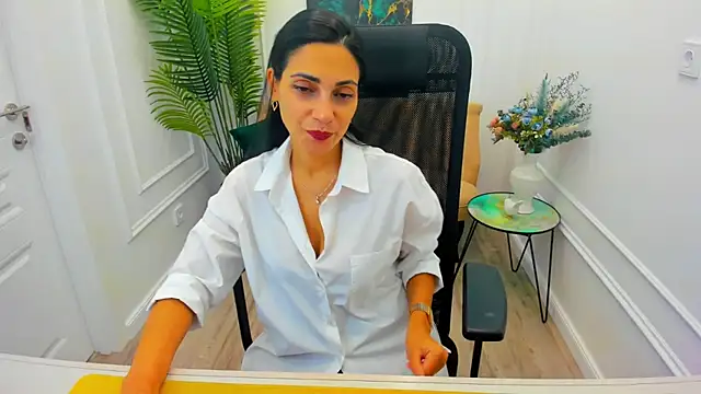 Snapshot of AllaYerty chatting on September 2025 11:24:01 AM AllaYerty online show from September 2025 11:24:01 AM