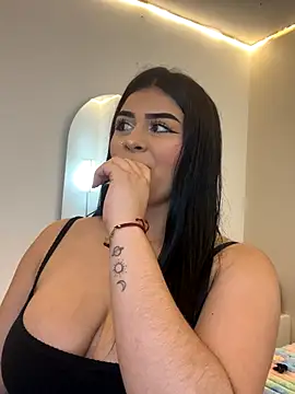 Kariina  69 online show from November 2025 03:28:02 AM