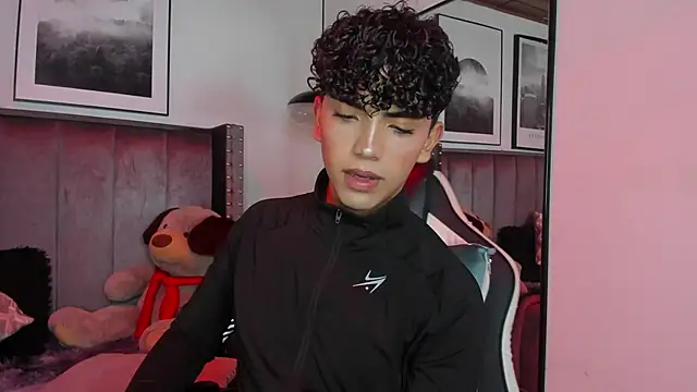 Niick Twink online show from September 2025 07:43:02 PM