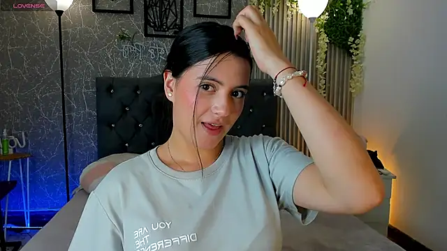 mialeia01 online show from February 2026 07:43:01 PM