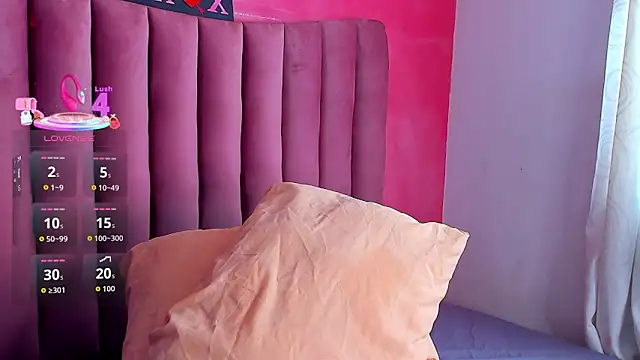 mialeia01 online show from December 2025 03:45:01 PM