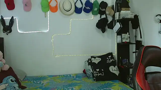 axce1 boy24 online show from September 2025 06:30:01 PM