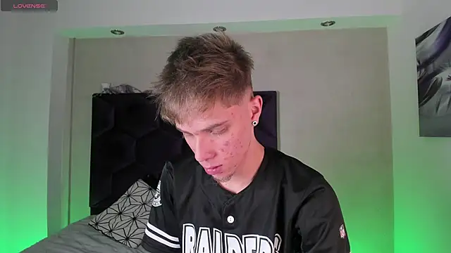 Robbin Blaze online show from March 2026 04:32:02 AM