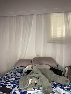 Snapshot of Mia__Gray chatting on November 2025 06:08:01 PM Mia Gray online show from November 2025 06:08:01 PM