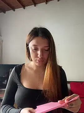 Snapshot of Mia__Gray chatting on November 2025 06:22:02 PM Mia Gray online show from November 2025 06:22:02 PM