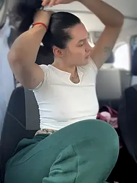 MeekyRich online show from November 2025 04:05:02 AM