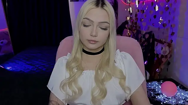 LinaLirian online show from May 2026 10:09:02 AM