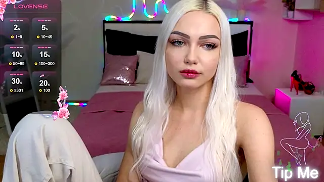 LinaLirian online show from October 2025 02:07:01 PM