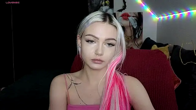 LinaLirian online show from November 2025 08:53:02 PM