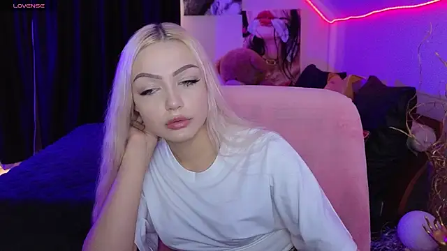 LinaLirian online show from January 2026 01:36:01 PM