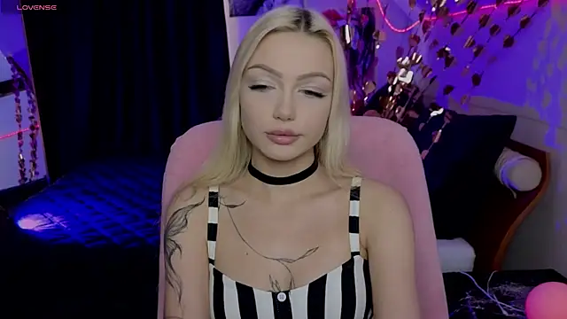 LinaLirian online show from June 2026 01:11:01 PM