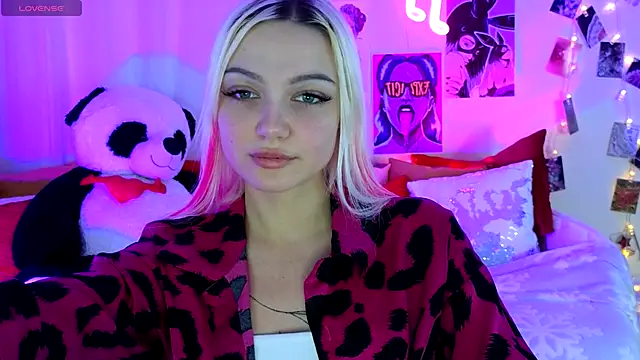 LinaLirian online show from November 2025 02:53:01 PM