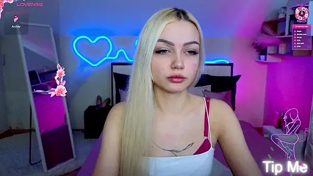 LinaLirian online show from February 2026 10:04:01 AM