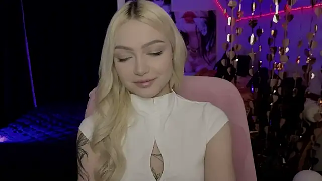 LinaLirian online show from April 2026 10:22:02 AM