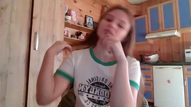 Snapshot of Little_shygirl chatting on September 2025 05:41:01 AM Little shygirl online show from September 2025 05:41:01 AM