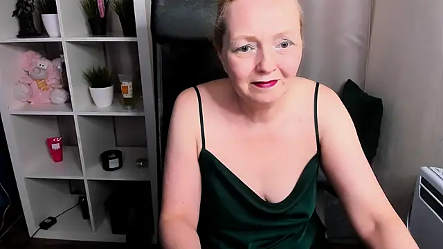 Karen Villis online show from December 2025 11:46:02 AM