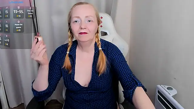 Karen Villis online show from November 2025 12:27:01 PM