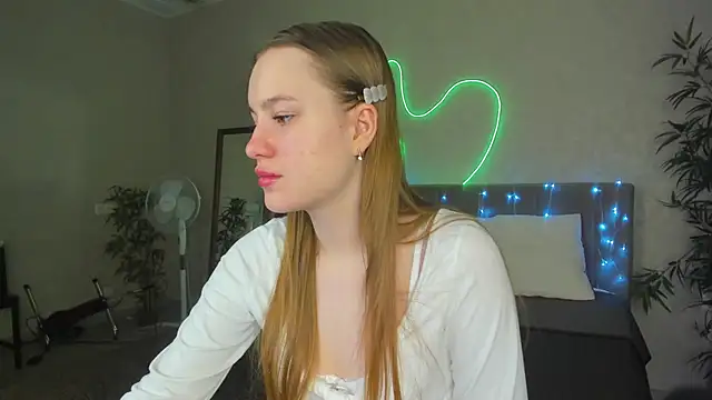 Candy Cansew online show from December 2025 01:06:02 AM