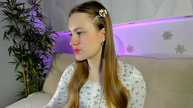 Candy Cansew online show from December 2025 01:05:01 AM