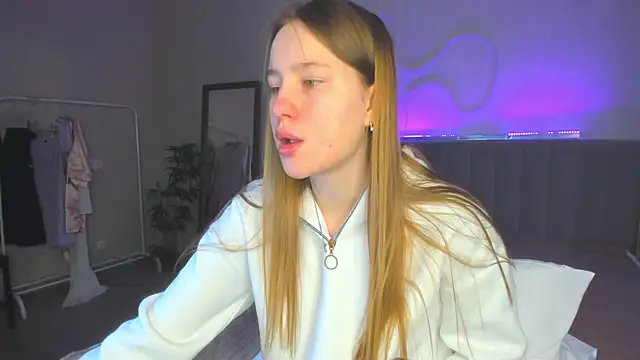 Candy Cansew online show from September 2025 01:37:02 AM