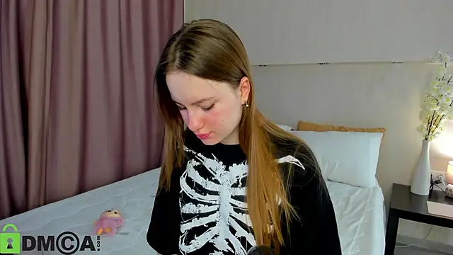 Candy Cansew online show from October 2025 01:05:01 AM