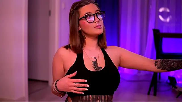 Snapshot of AryaDeluna chatting on October 2025 06:07:01 PM AryaDeluna online show from October 2025 06:07:01 PM