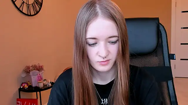 KateKayer online show from October 2025 09:31:01 AM