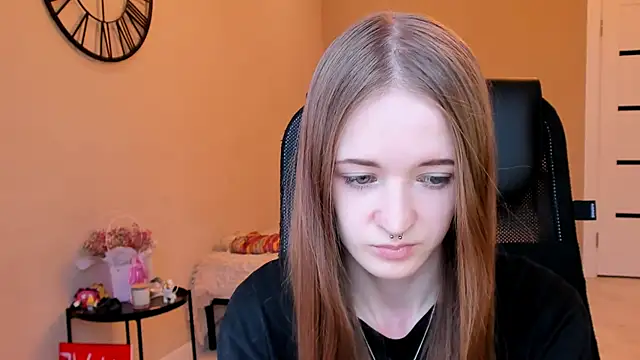 KateKayer online show from October 2025 10:03:01 AM