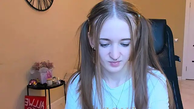 KateKayer online show from October 2025 09:44:02 AM