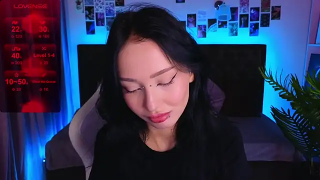  holly berry  online show from October 2025 01:42:02 AM