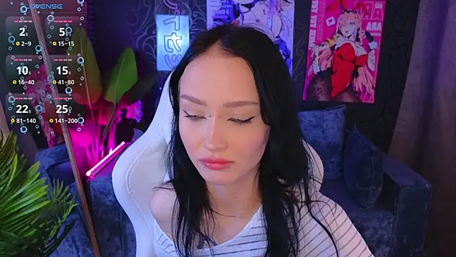  holly berry  online show from September 2025 08:20:02 AM