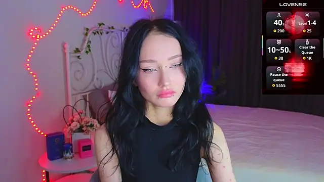  holly berry  online show from September 2025 01:23:01 AM